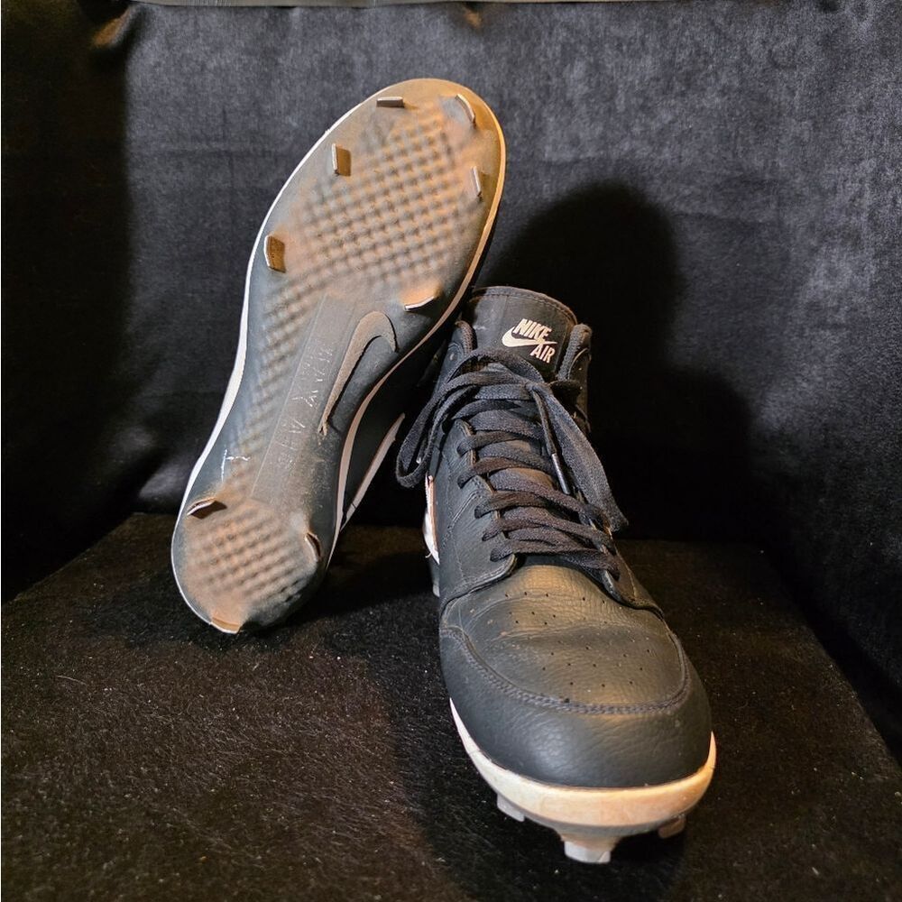 Nike Black and White Men's Cleats - Picture 8 of 9